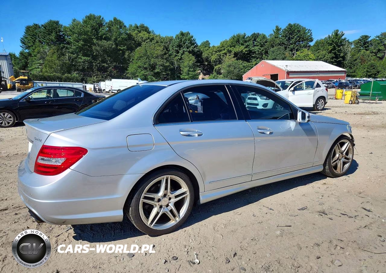 2013 Mercedes-Benz C 300 4Matic VIN:WDDGF8AB4DA782403 - 3