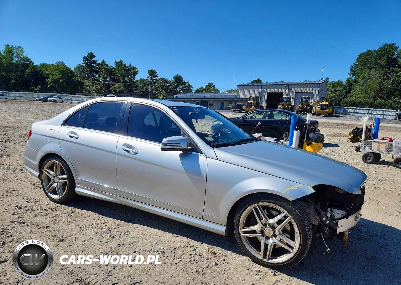 2013 Mercedes-Benz C 300 4Matic VIN:WDDGF8AB4DA782403 - 4