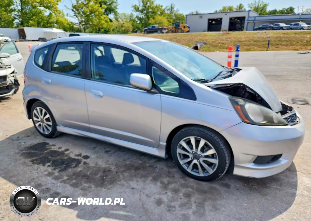 2013 Honda Fit Sport VIN:JHMGE8H50DC045960 - 4