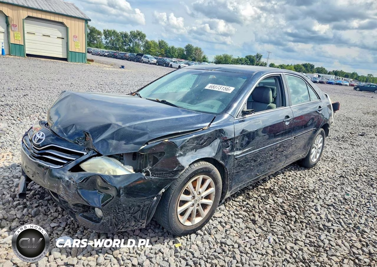 2011 Toyota Camry Le – zdjęcie 1 z 12