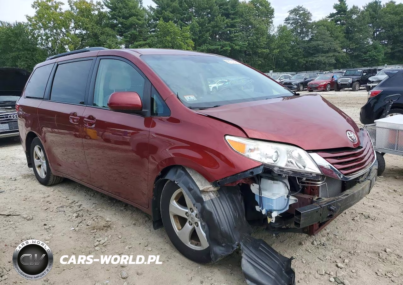 2015 Toyota Sienna Le VIN:5TDKK3DC5FS653387 - 4