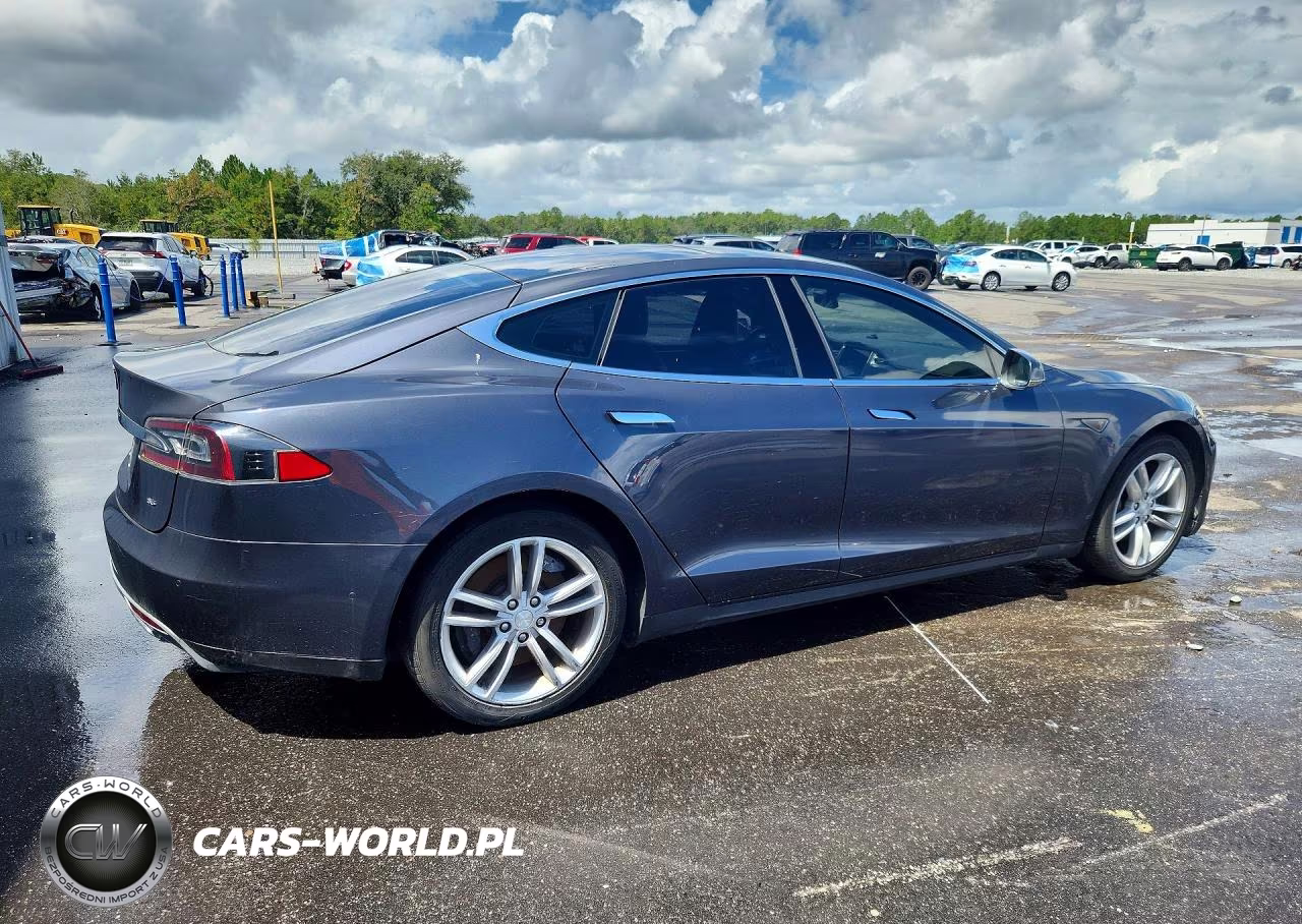 2015 Tesla Model S 85 VIN:5YJSA1H19FF082832 - 3