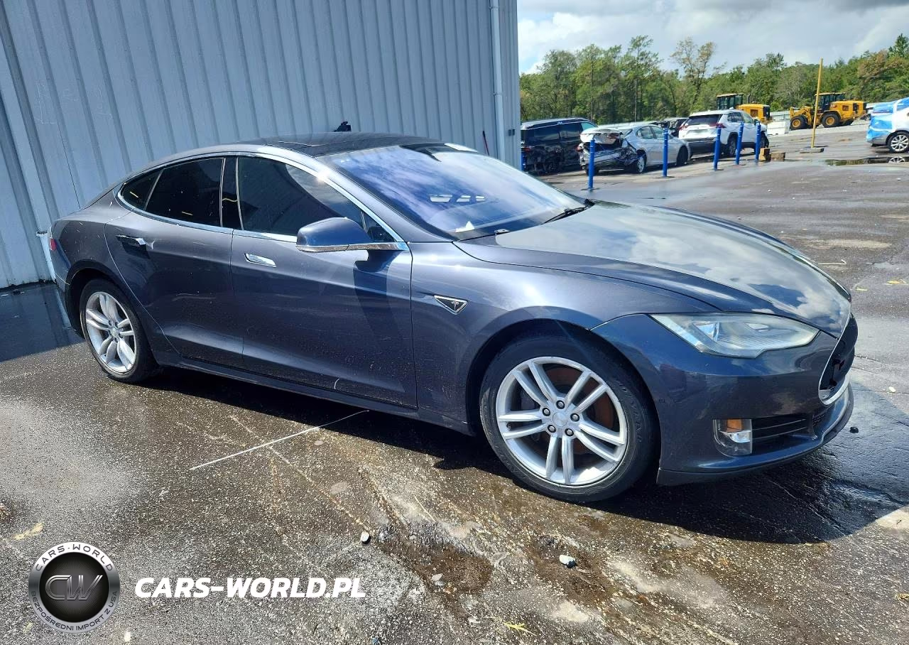 2015 Tesla Model S 85 VIN:5YJSA1H19FF082832 - 4