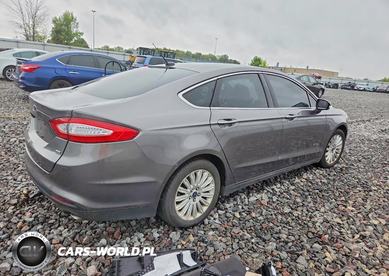 2014 Ford Fusion Se Phev VIN:3FA6P0PU0ER335304 - 3