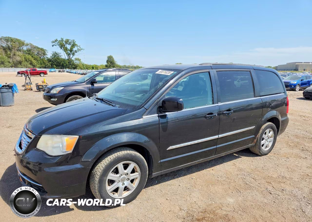 2012 Chrysler Town & Country Touring – zdjęcie 1 z 13