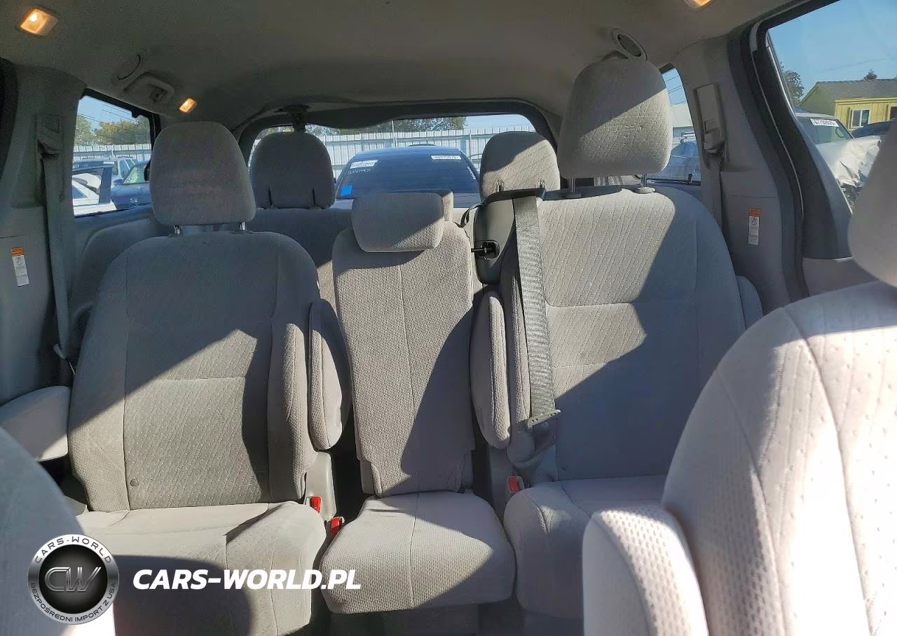 2017 Toyota Sienna Le VIN:5TDKZ3DC8HS879597 - 10