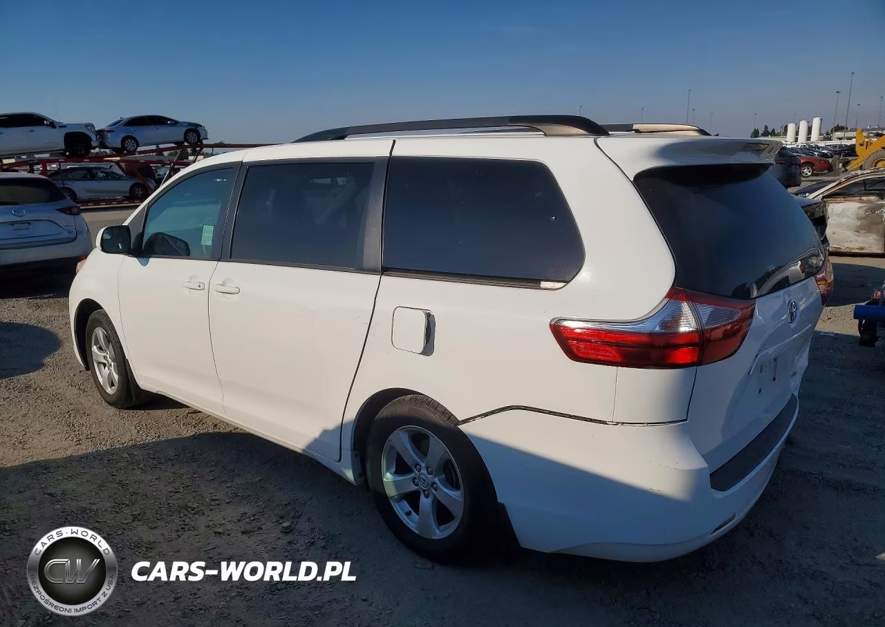 2017 Toyota Sienna Le VIN:5TDKZ3DC8HS879597 - 2