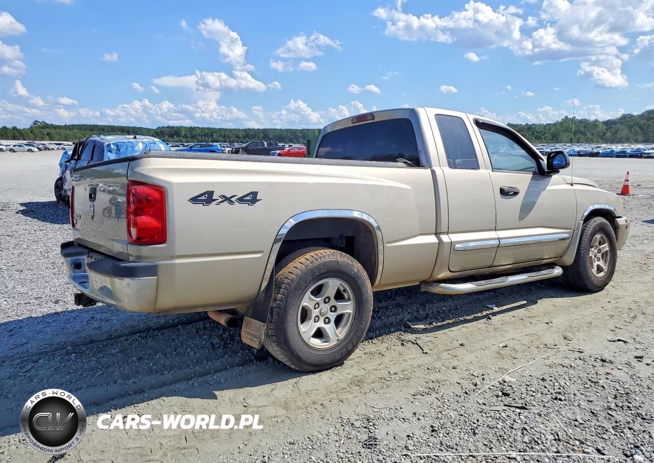 2005 Dodge Dakota Laramie VIN:1D7HW52K75S204566 - 3