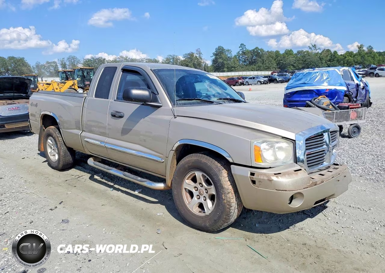 2005 Dodge Dakota Laramie VIN:1D7HW52K75S204566 - 4
