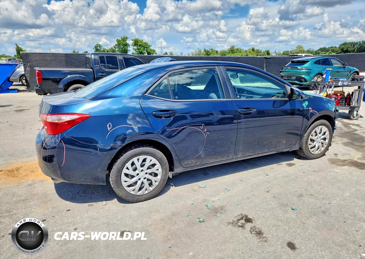 2017 Toyota Corolla Le VIN:5YFBURHE1HP726632 - 3