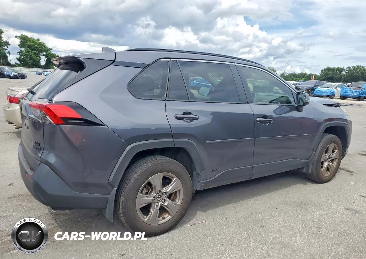 2024 Toyota Rav4 Hybrid Xle VIN:JTMRWRFV0RD245125 - 3