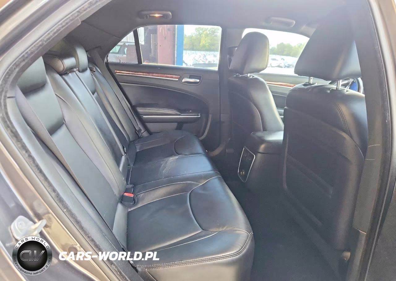 2013 Chrysler 300 VIN:2C3CCAAG2DH553115 - 10