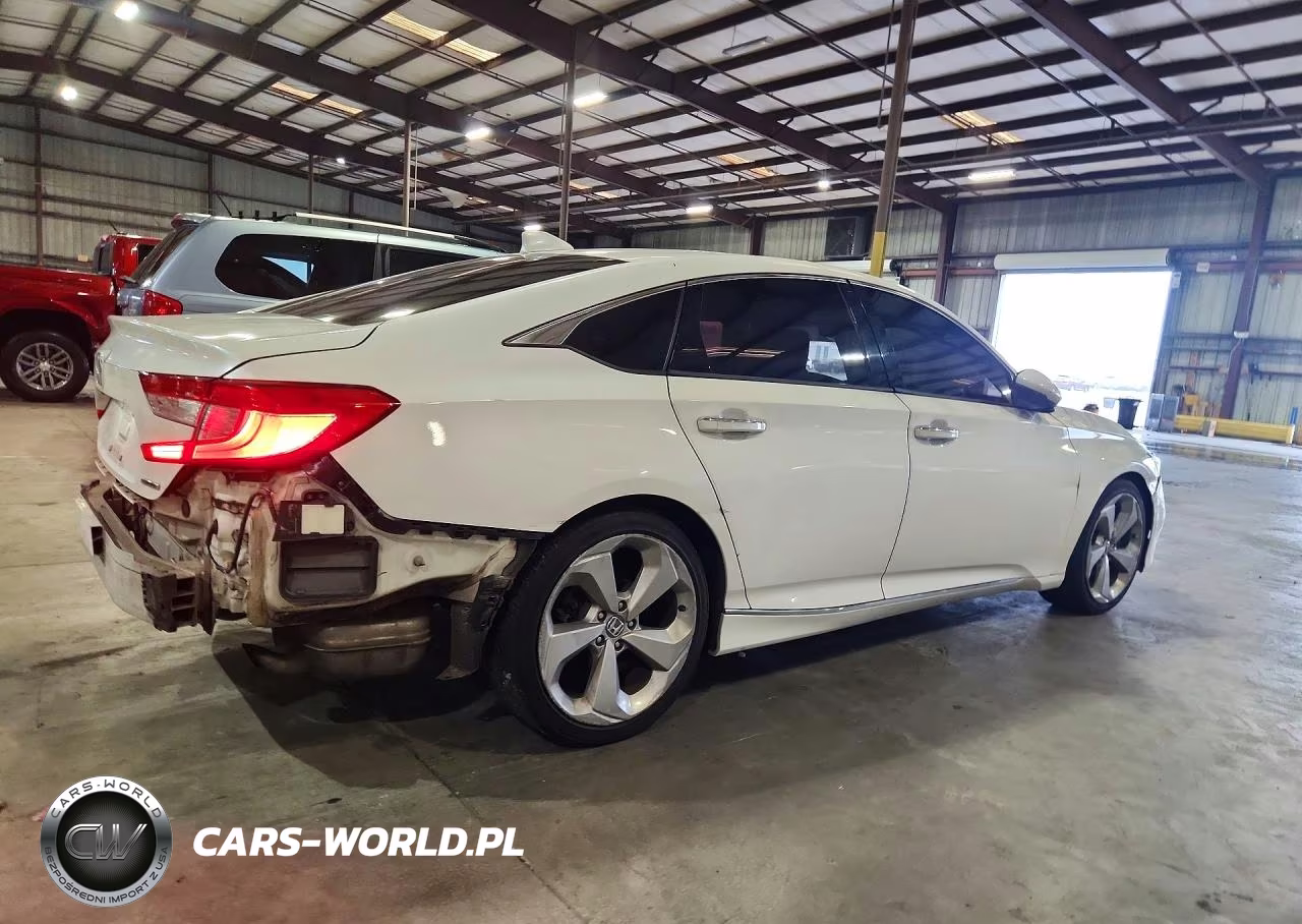 2018 Honda Accord Touring VIN:1HGCV1F93JA009086 - 3
