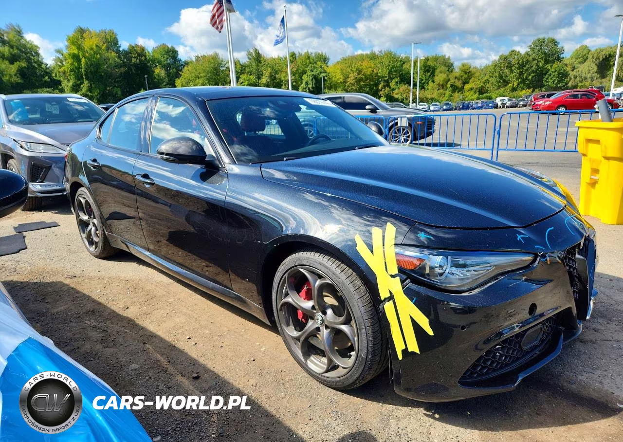 2020 Alfa Romeo Giulia Ti VIN:ZARFANBN3L7626205 - 4
