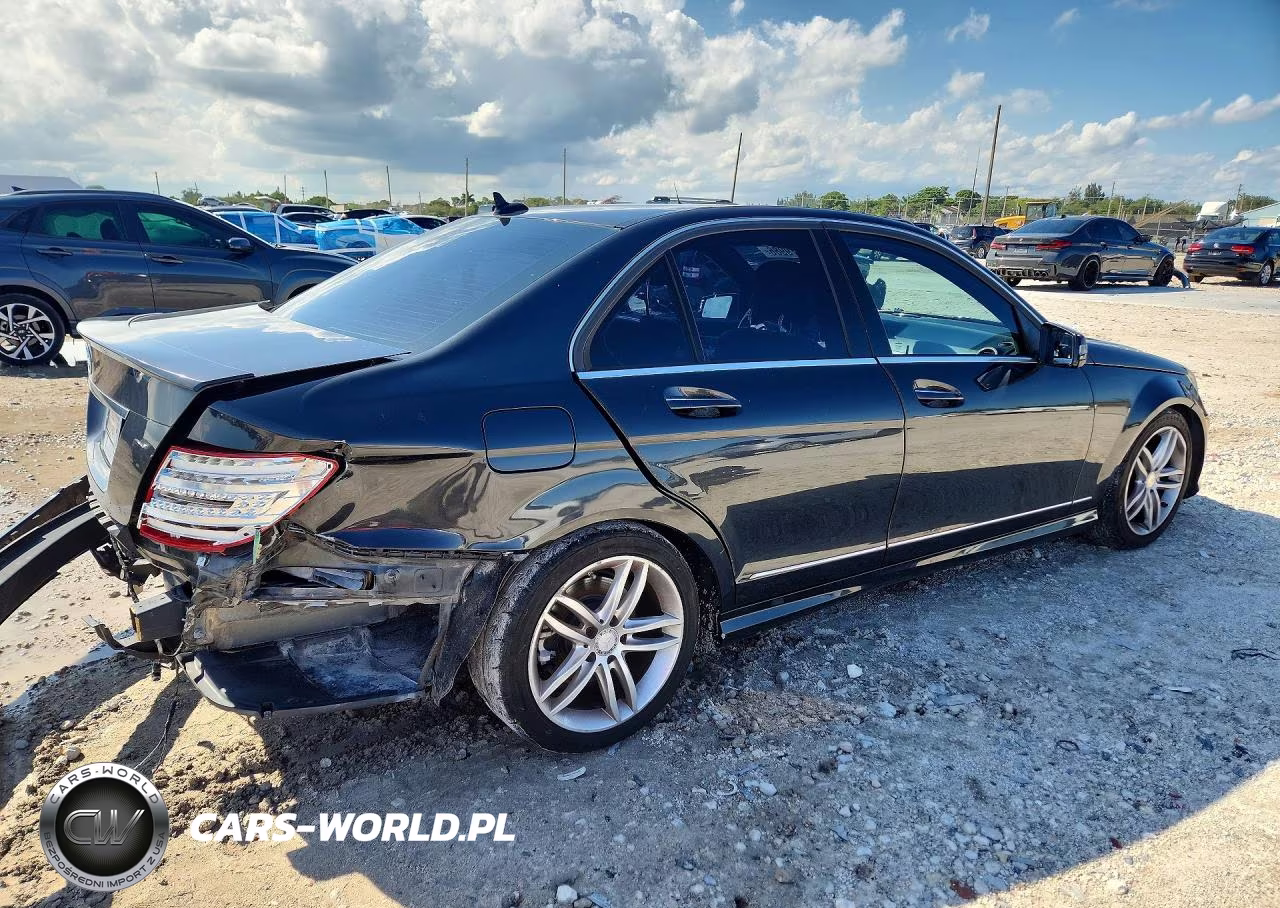 2013 Mercedes-Benz C 250 Sport VIN:WDDGF4HB3DR248499 - 3