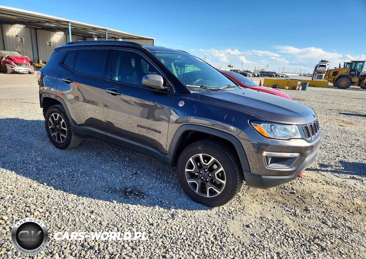 2018 Jeep Compass Trailhawk VIN:3C4NJDDB8JT501258 - 4