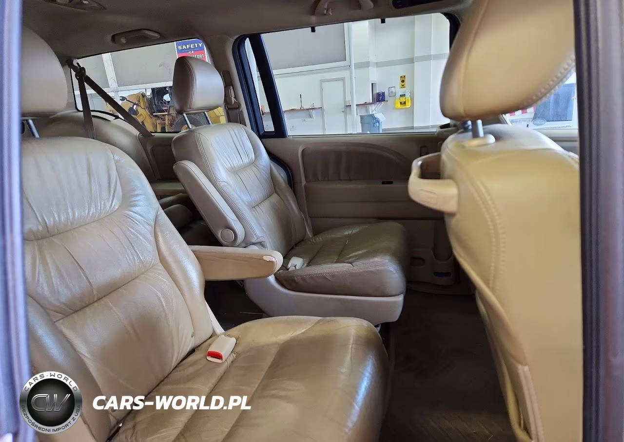 2010 Honda Odyssey Touring VIN:5FNRL3H92AB074736 - 11