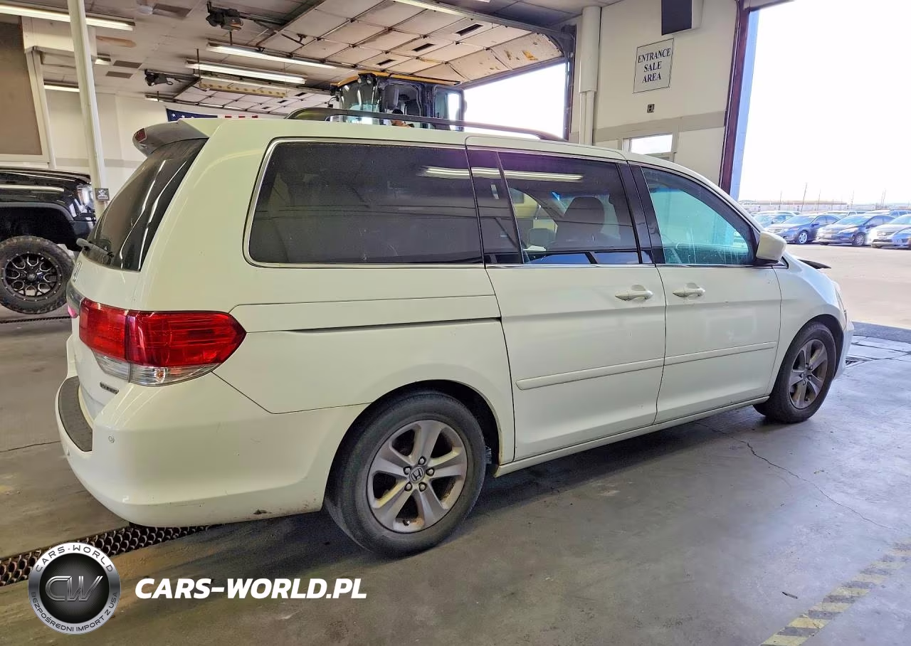 2010 Honda Odyssey Touring VIN:5FNRL3H92AB074736 - 3