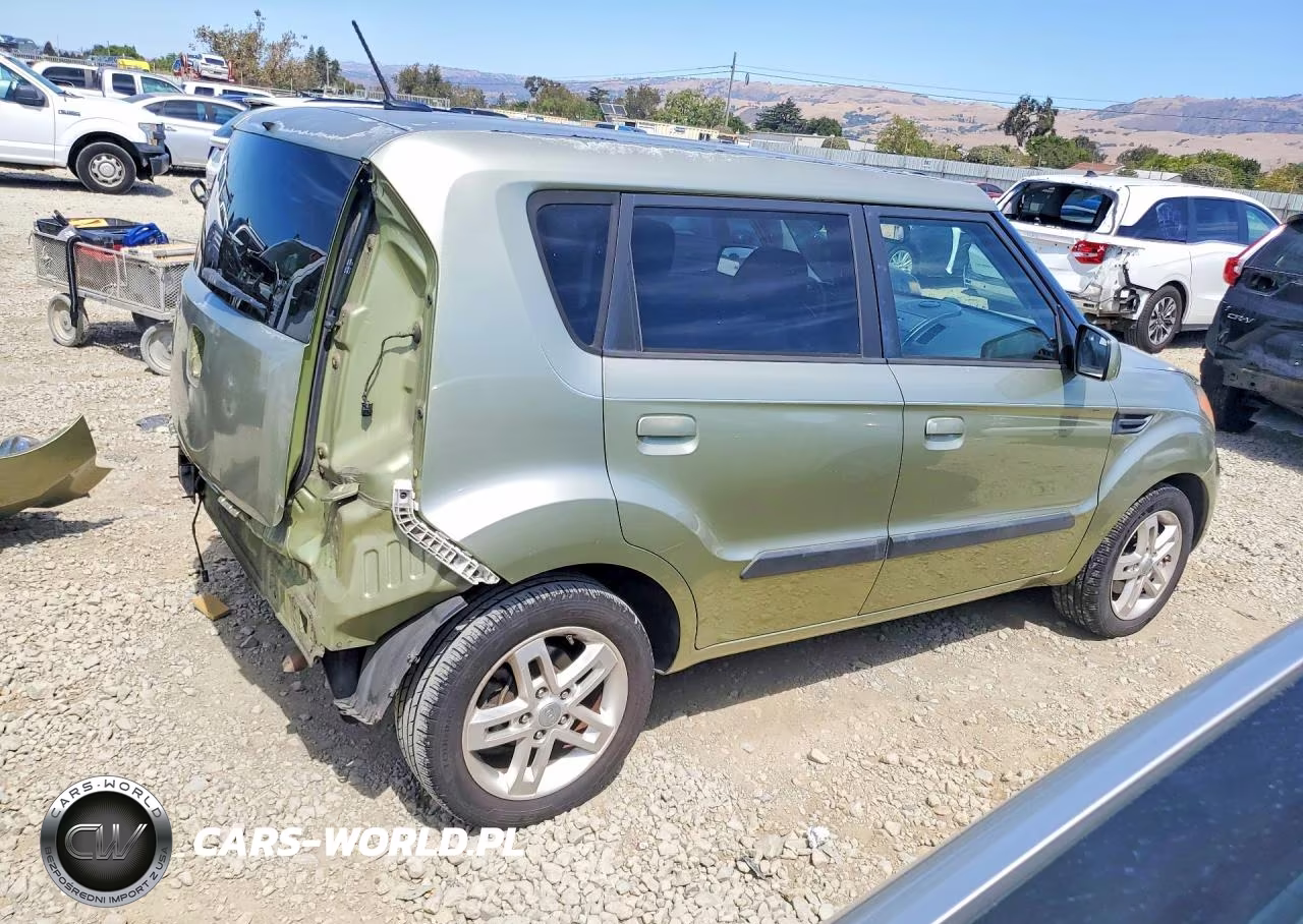 2010 Kia Soul + VIN:KNDJT2A29A7178151 - 3
