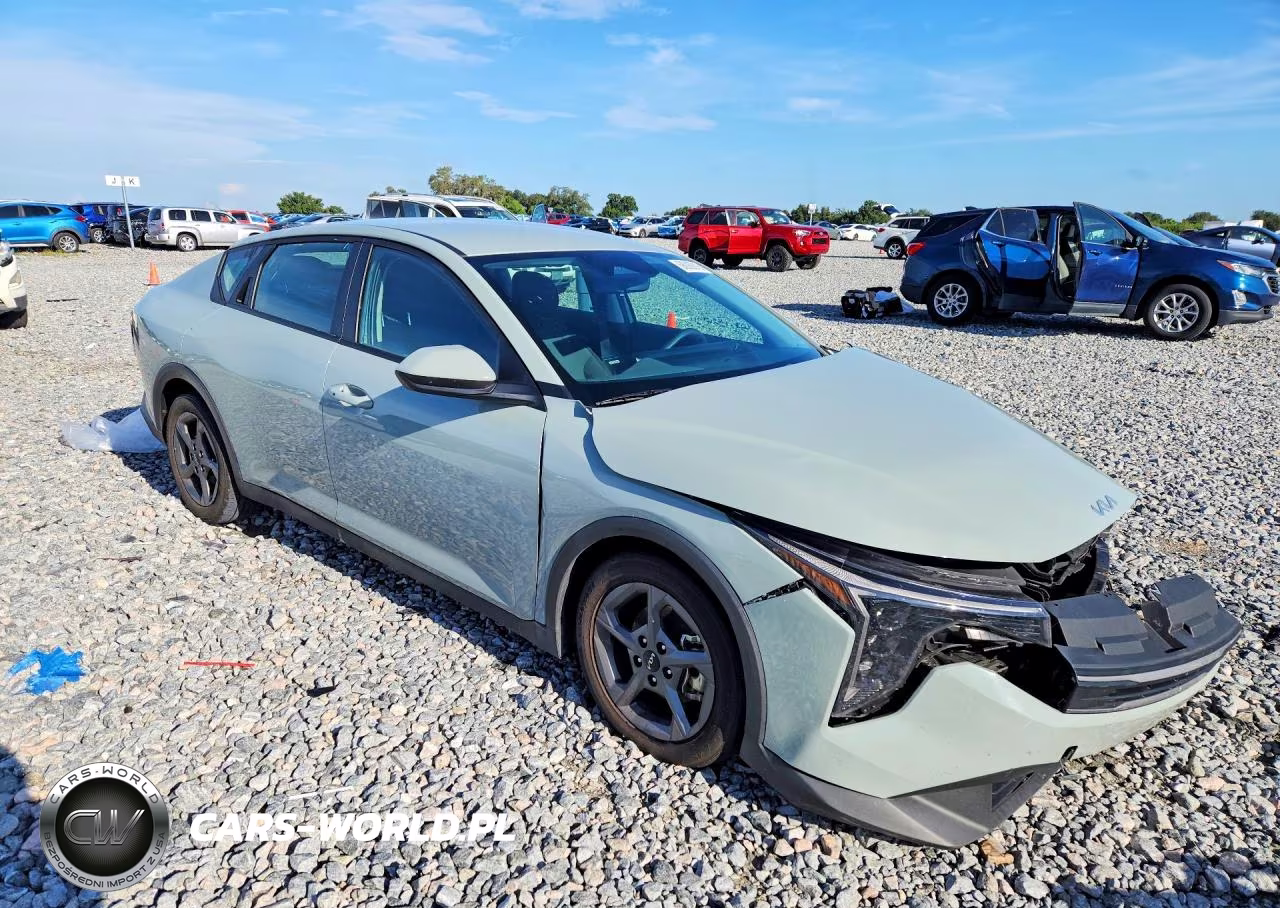 2025 Kia K4 Lxs VIN:3KPFT4DE4SE040476 - 4