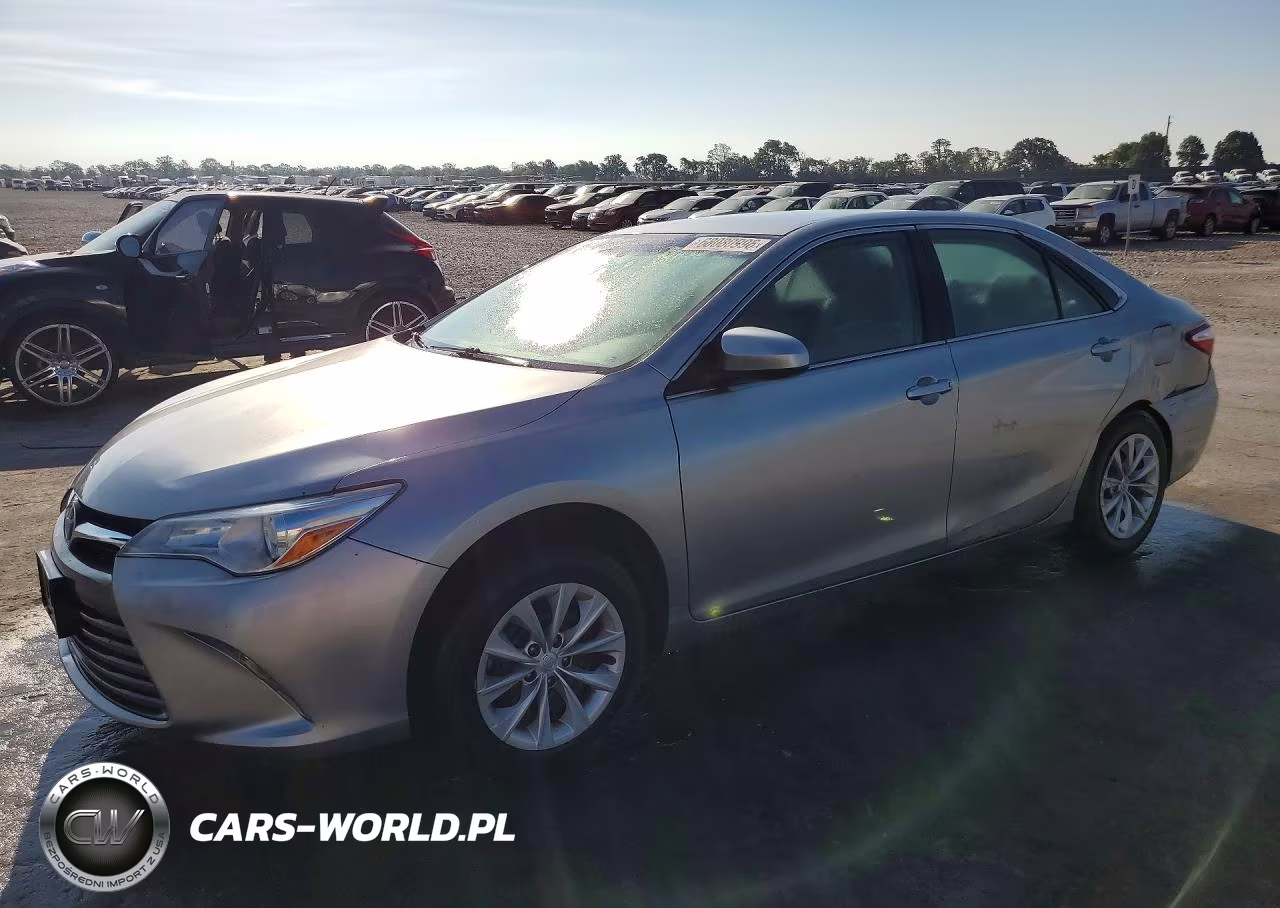 2015 Toyota Camry Le – zdjęcie 1 z 12
