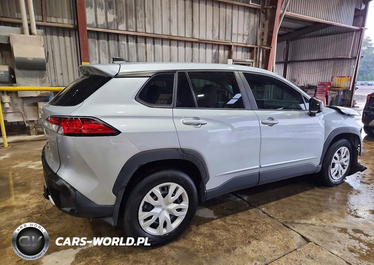 2023 Toyota Corolla Cross L VIN:7MUAAAAG6PV048571 - 3