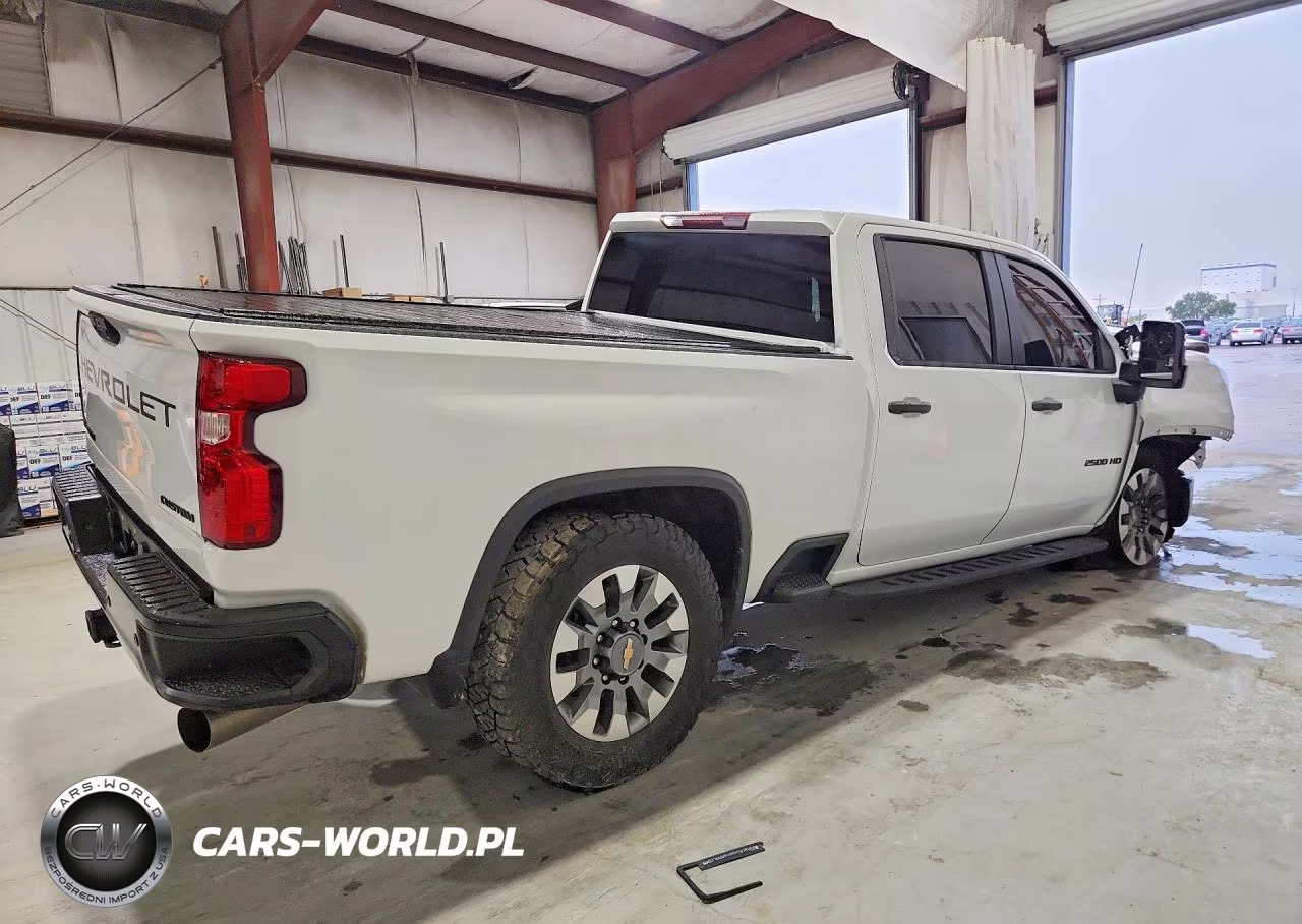2024 Chevrolet Silverado K2500 Custom VIN:2GC4YMEY2R1120934 - 3
