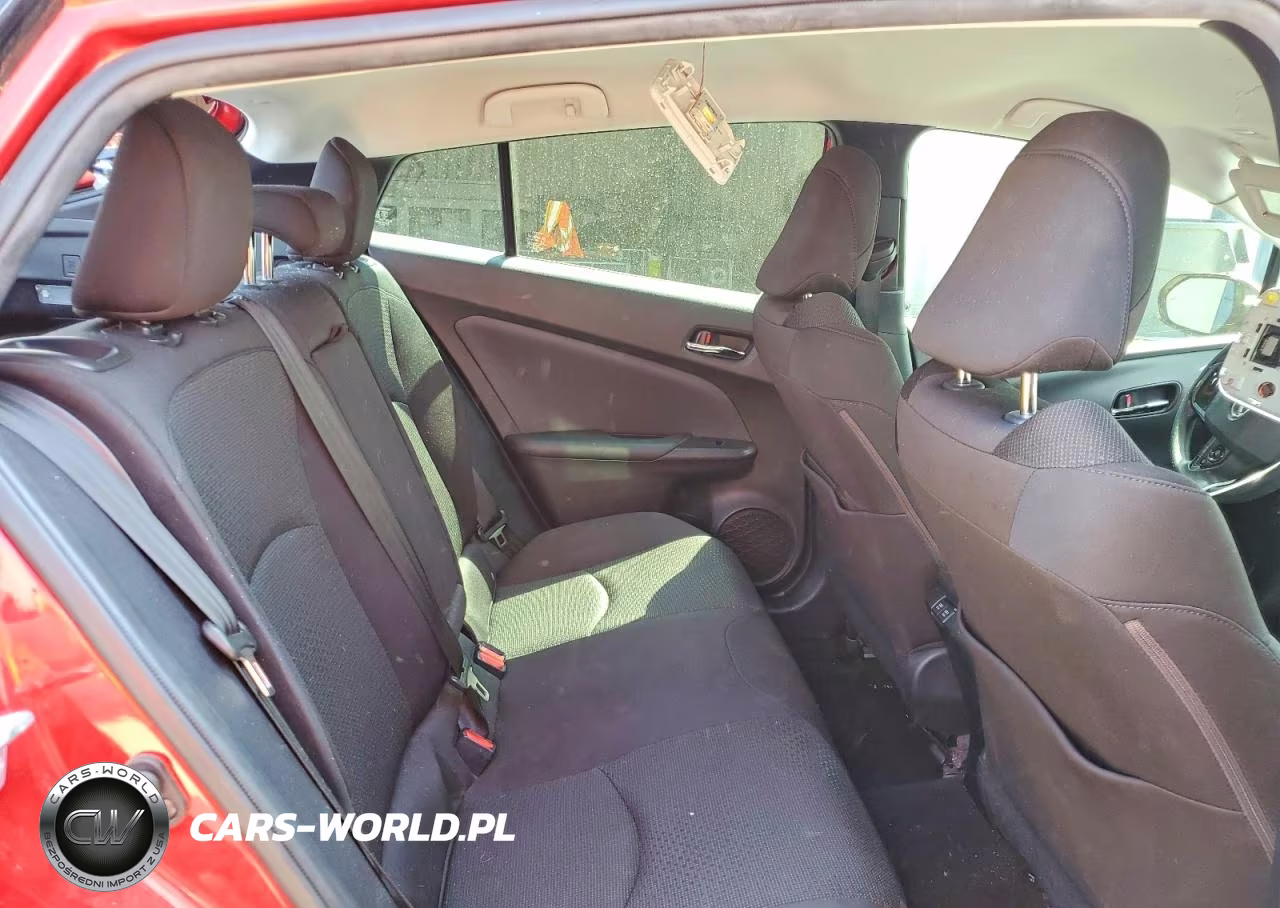 2020 Toyota Prius Le VIN:JTDKARFUXL3113221 - 10