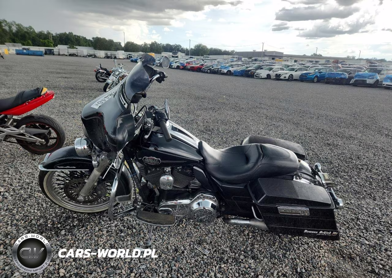 2010 Harley-Davidson Flhtcu VIN:1HD1FC41XAB618762 - 3