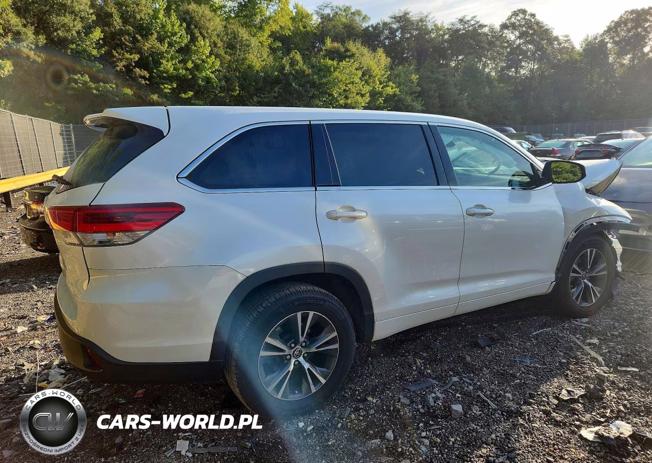 2017 Toyota Highlander Le VIN:5TDZARFH7HS026125 - 3