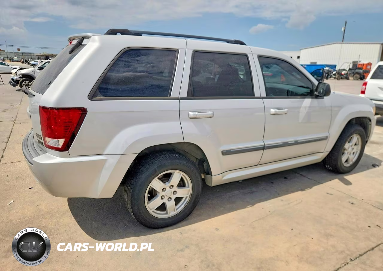 2007 Jeep Grand Cherokee Laredo VIN:1J8HS48PX7C549924 - 3
