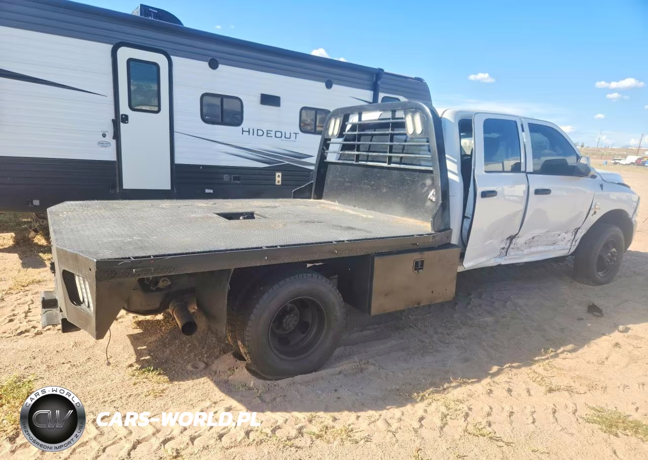 2018 Ram 3500 VIN:3C7WRTCL8JG325325 - 3