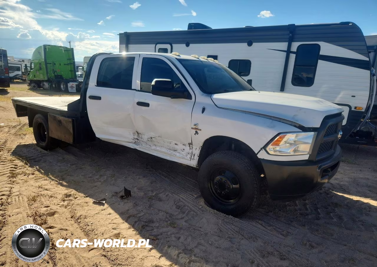 2018 Ram 3500 VIN:3C7WRTCL8JG325325 - 4