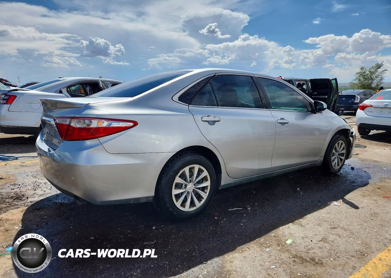 2017 Toyota Camry Le VIN:4T1BF1FKXHU444864 - 3