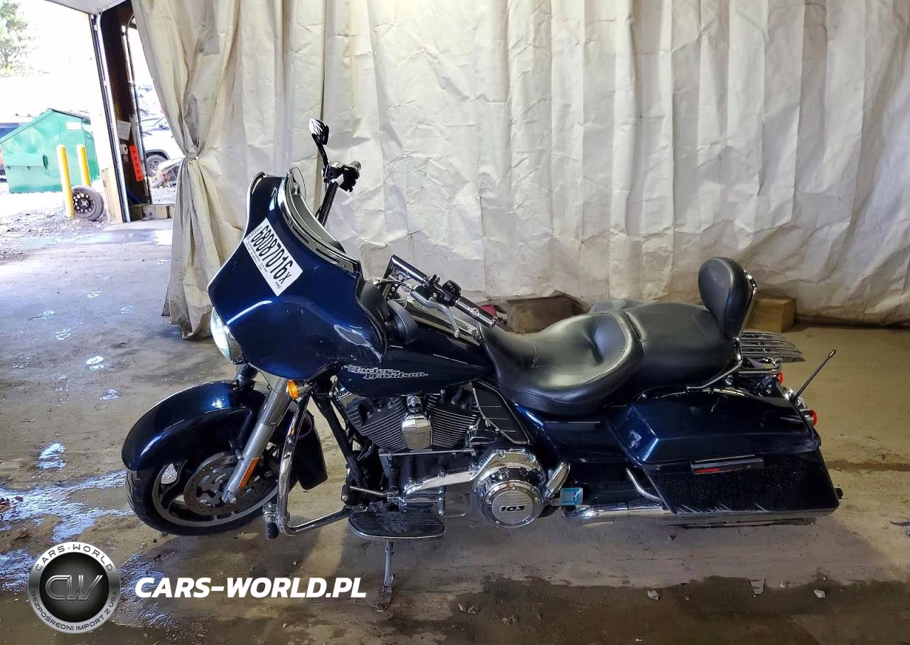 2012 Harley-Davidson Flhx Street Glide VIN:1HD1KBM10CB693379 - 3