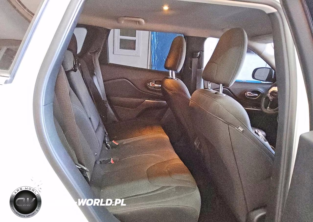 2019 Jeep Cherokee Latitude VIN:1C4PJLCB0KD459633 - 11