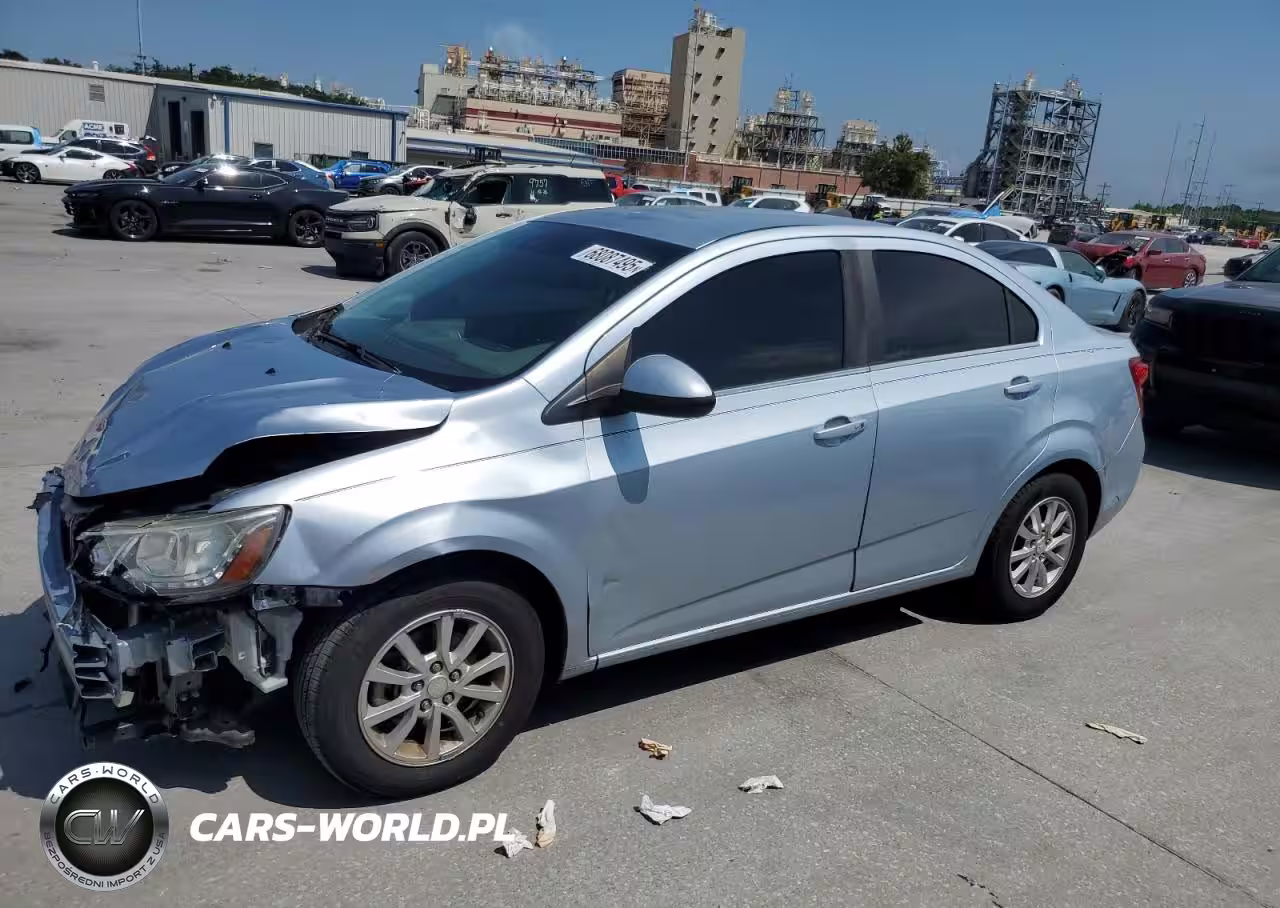 2018 Chevrolet Sonic Lt – zdjęcie 1 z 12
