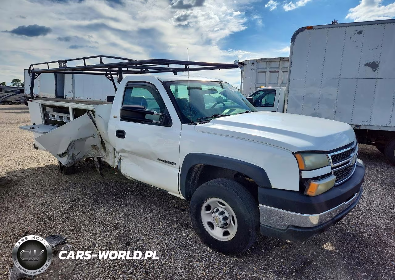 2005 Chevrolet Silverado C2500 Heavy Duty VIN:1GBHC24U05E188794 - 4