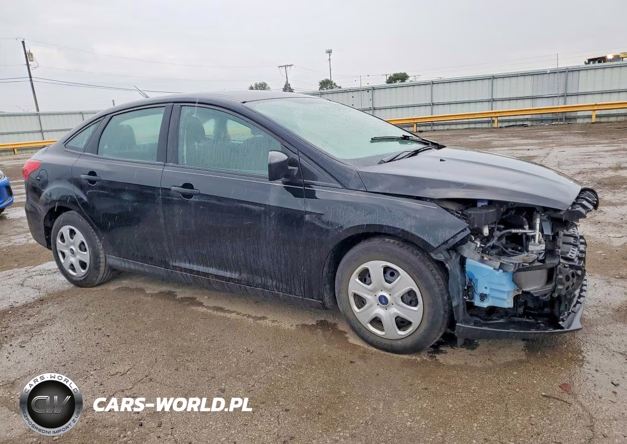 2018 Ford Focus S VIN:1FADP3E20JL309336 - 4