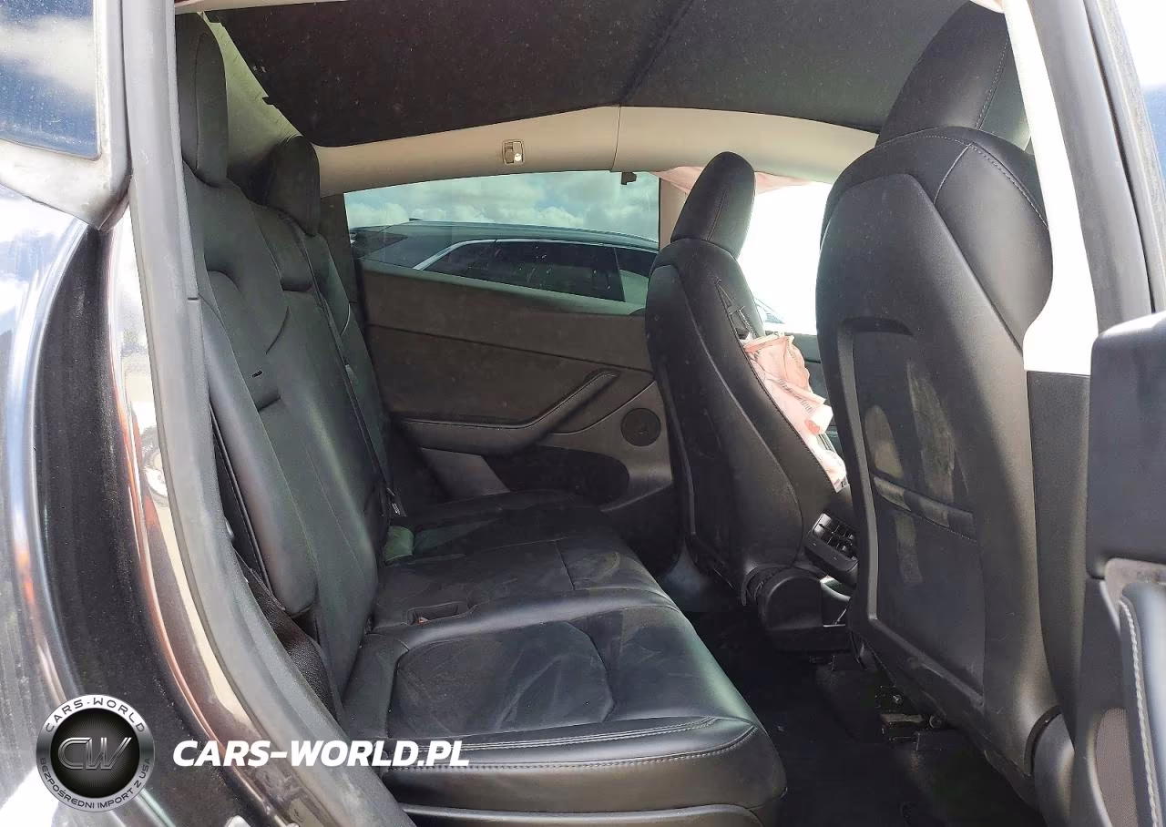 2024 Tesla Model Y VIN:7SAYGAEE1RF084761 - 10