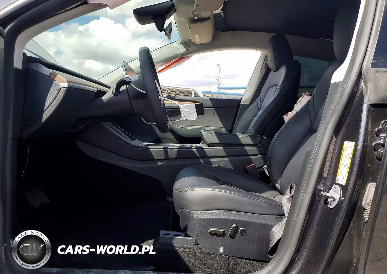 2024 Tesla Model Y VIN:7SAYGAEE1RF084761 - 7