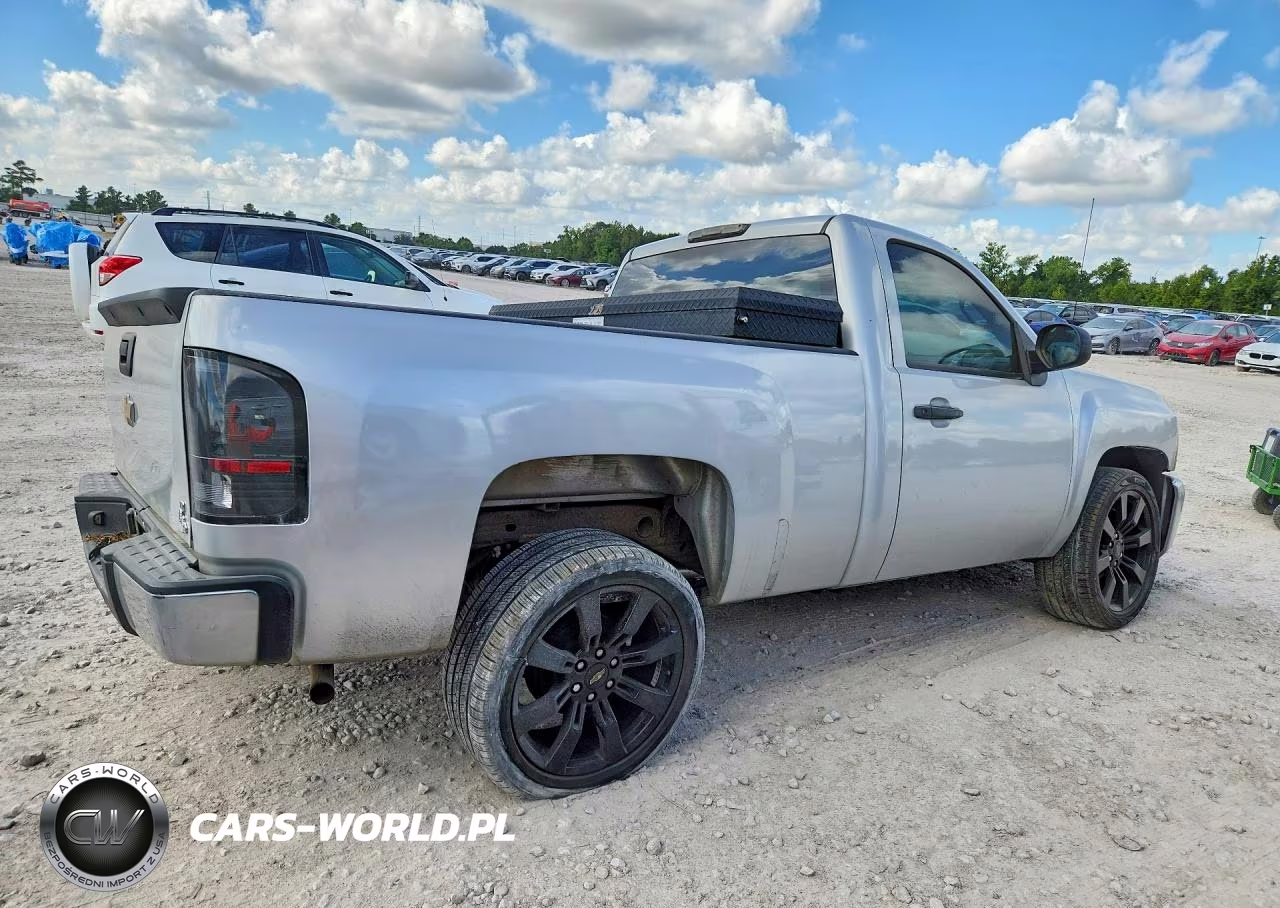 2011 Chevrolet Silverado C1500 VIN:1GCNCPEX1BZ356435 - 3