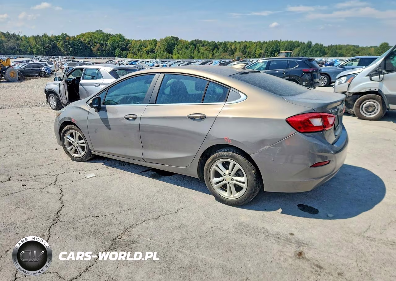 2018 Chevrolet Cruze Lt VIN:1G1BE5SM5J7205063 - 2