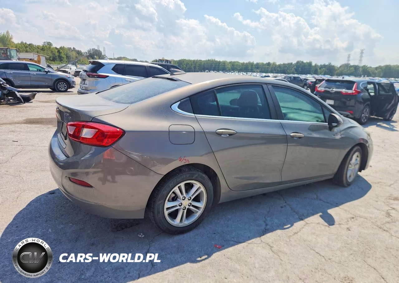 2018 Chevrolet Cruze Lt VIN:1G1BE5SM5J7205063 - 3