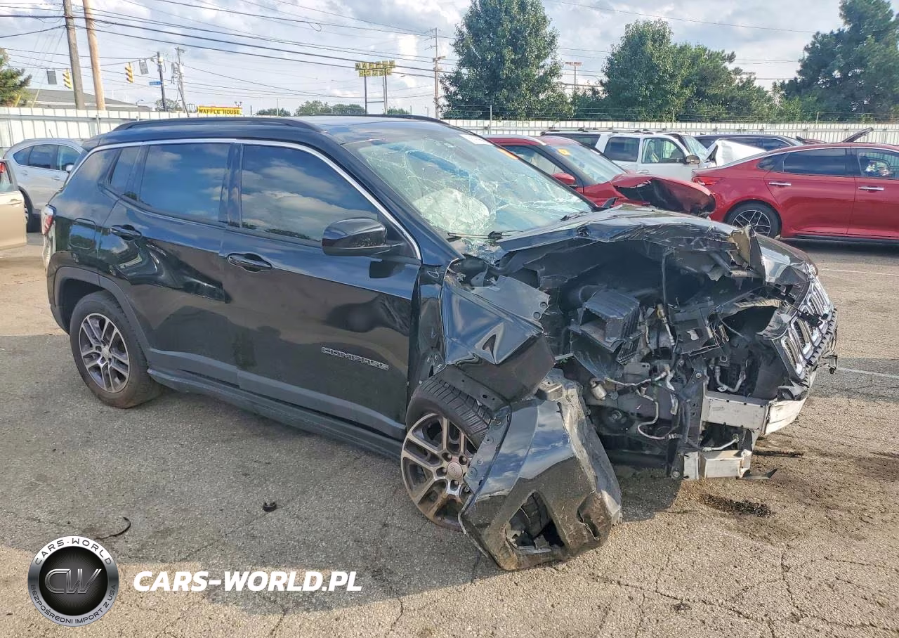 2017 Jeep Compass Latitude VIN:3C4NJDBB4HT666138 - 4