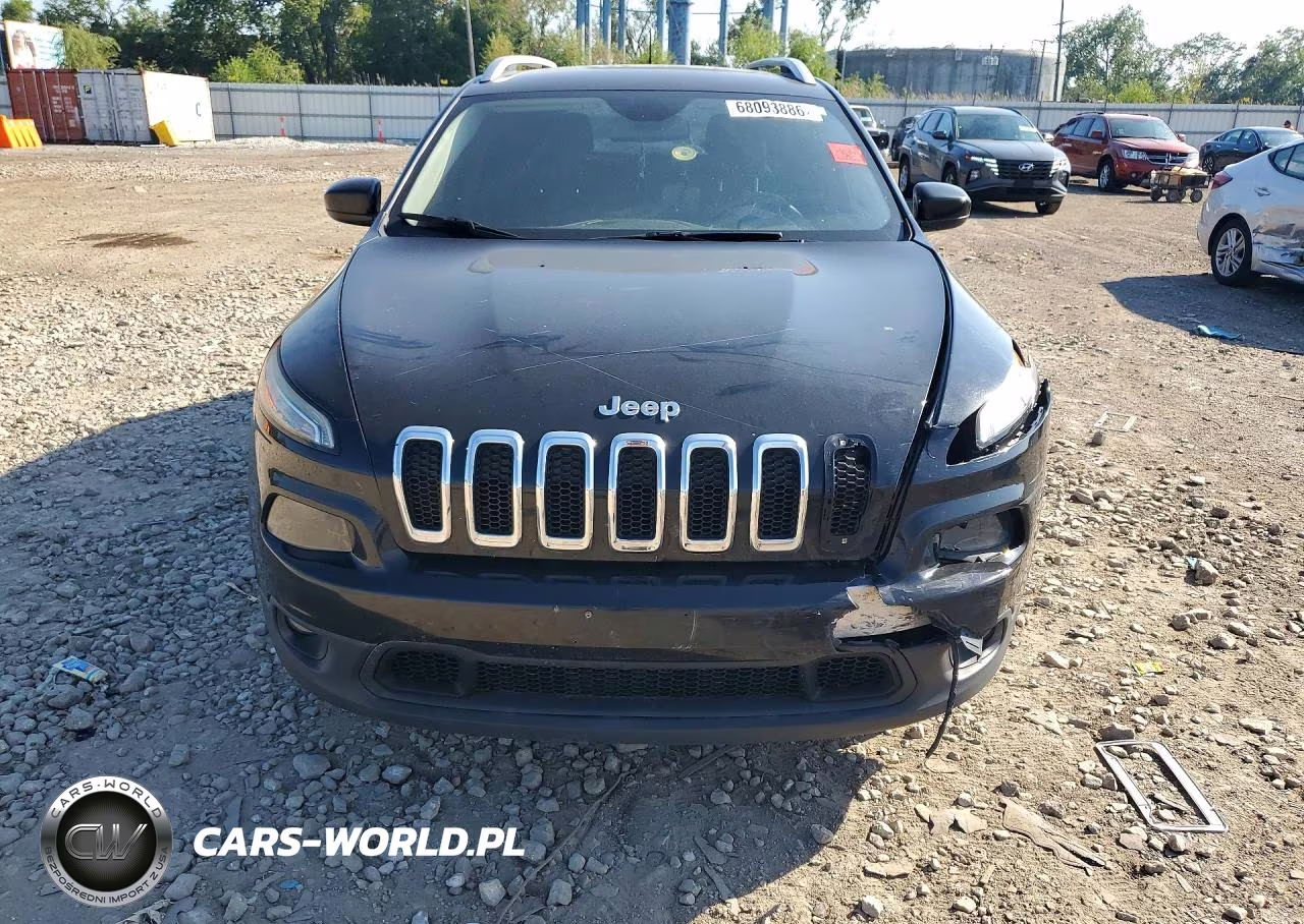 2016 Jeep Cherokee Latitude VIN:1C4PJLCS9GW347151 - 5