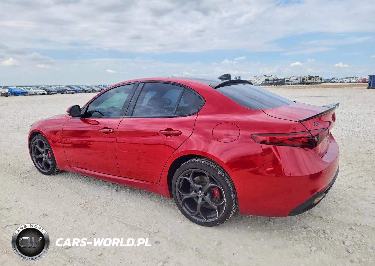 2018 Alfa Romeo Giulia Ti Q4 VIN:ZARFAEEN1J7570287 - 2