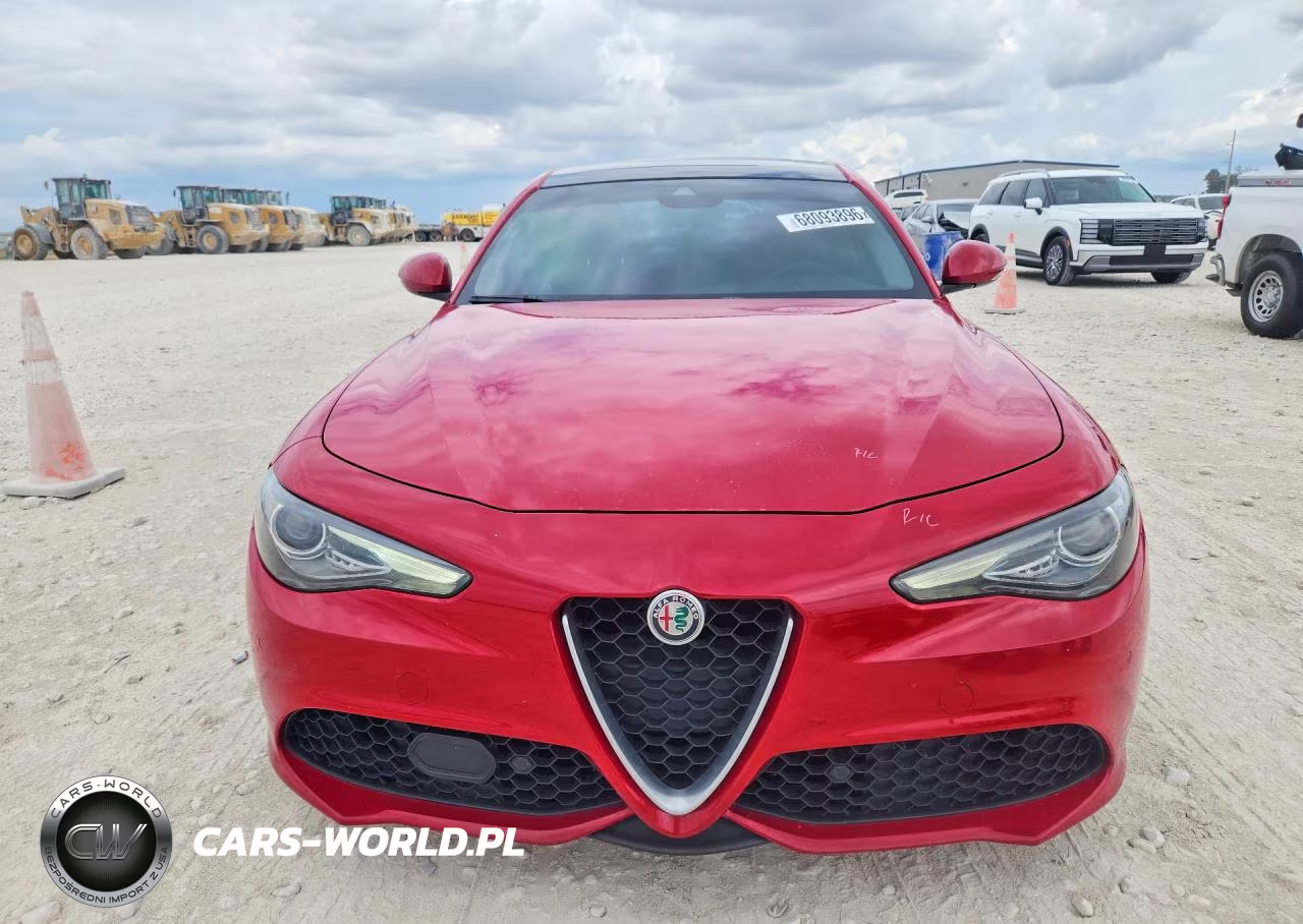 2018 Alfa Romeo Giulia Ti Q4 VIN:ZARFAEEN1J7570287 - 5