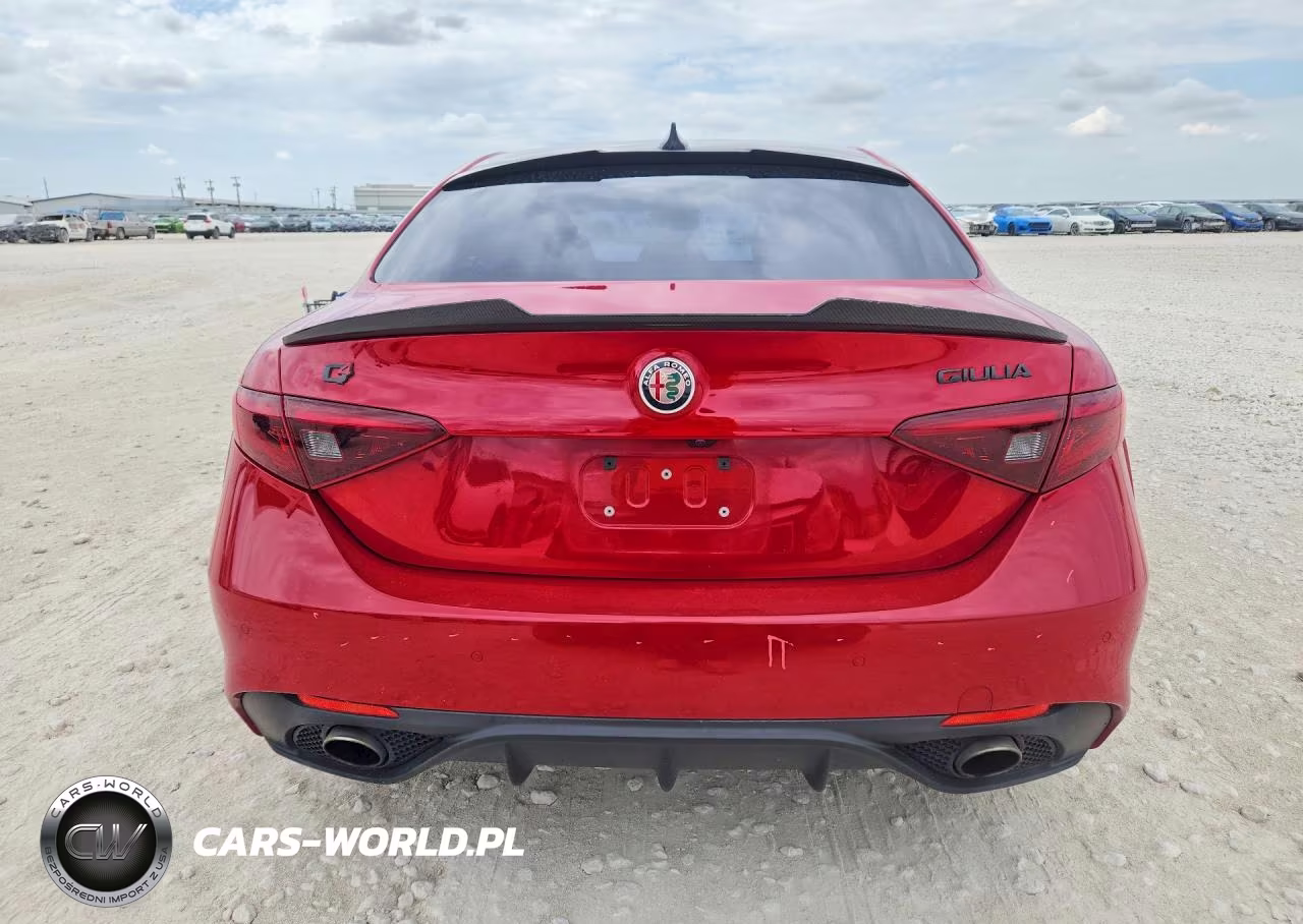 2018 Alfa Romeo Giulia Ti Q4 VIN:ZARFAEEN1J7570287 - 6