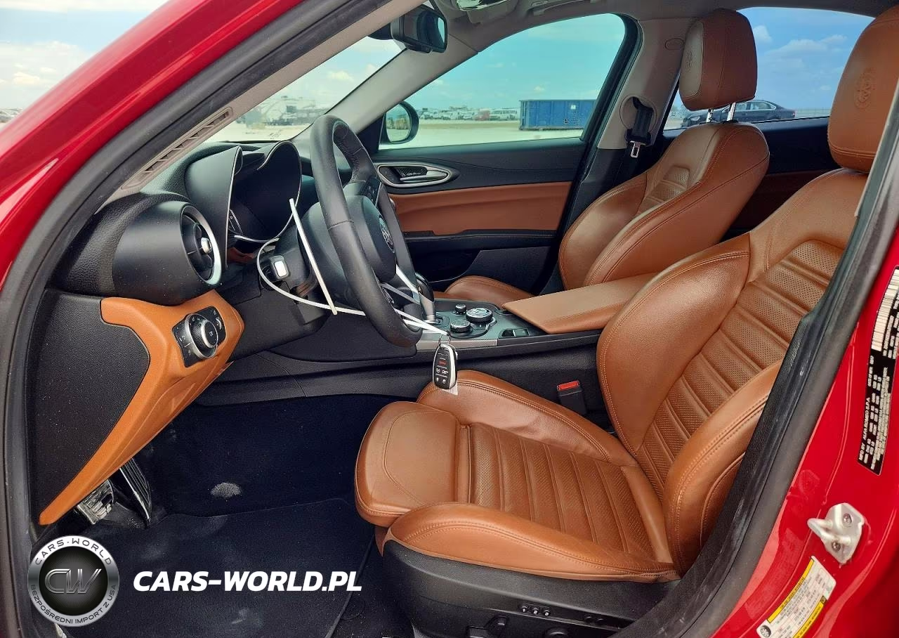 2018 Alfa Romeo Giulia Ti Q4 VIN:ZARFAEEN1J7570287 - 7